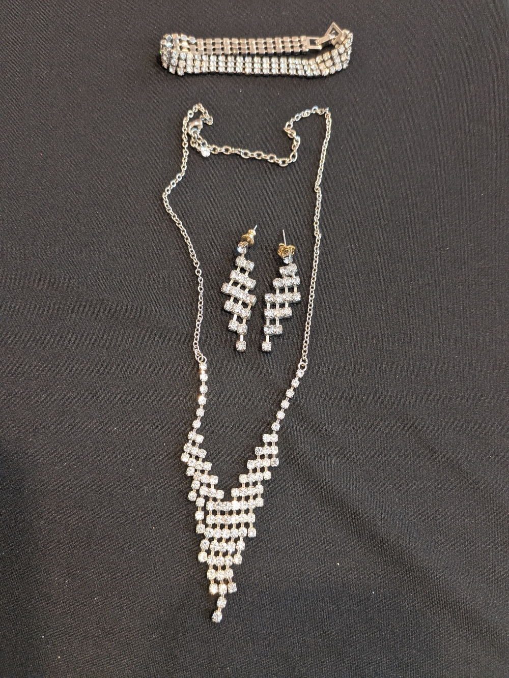 Set Of 3 Pieces Silver Crystal Rhinestone Necklace 9.5" Earring Bracele Elegant